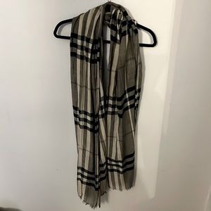 Burberry lightweight scarf